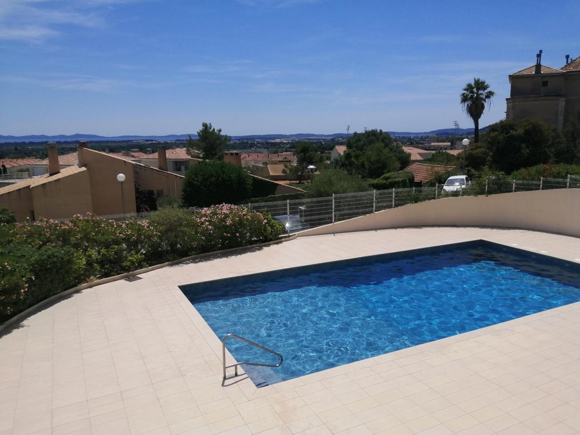 Studio Climatise Dans Avec Piscine Et Tennis Apartment Hyères